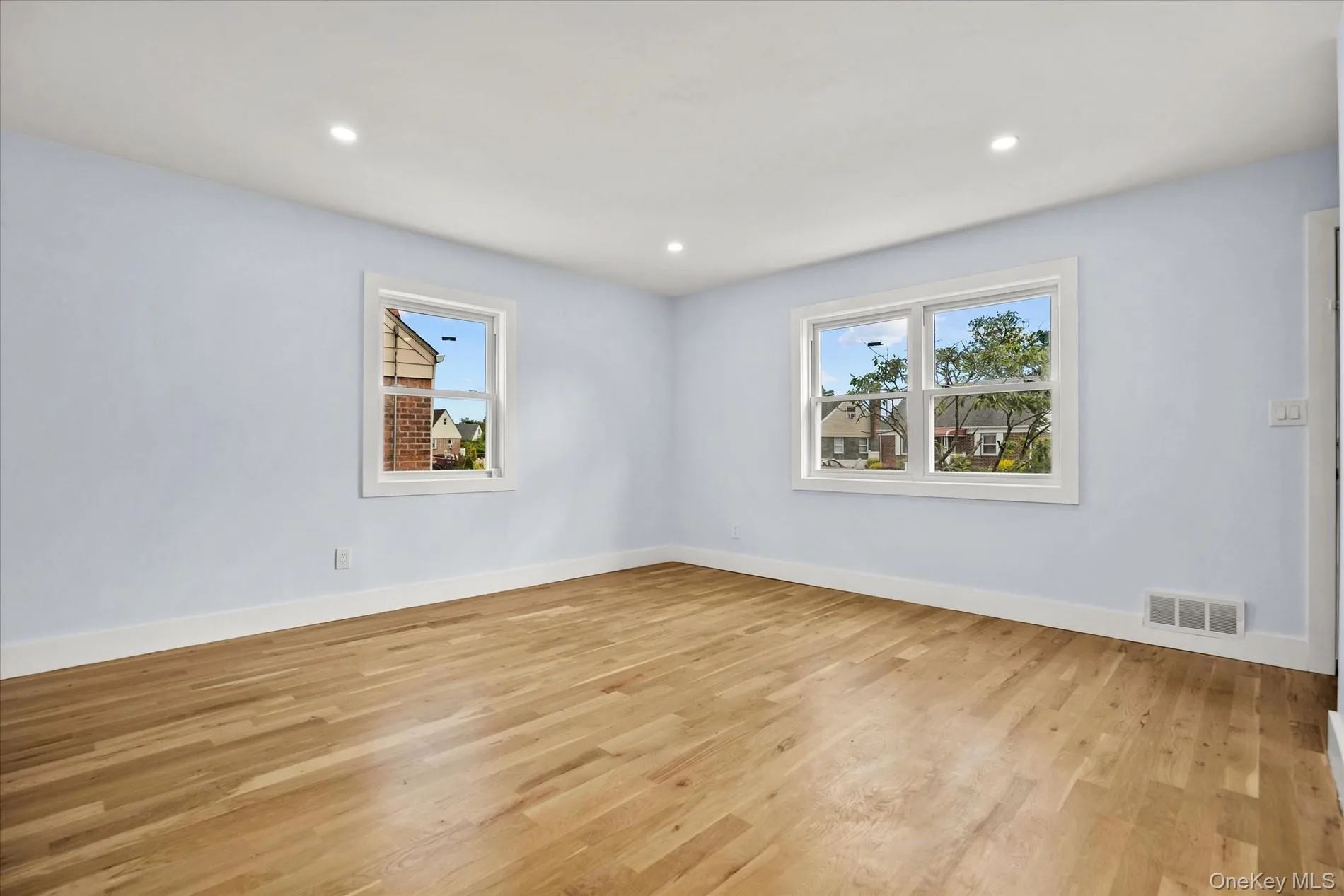 27 Circle Drive, Hempstead, NY, 5 Bedrooms Bedrooms, 6 Rooms Rooms,3 BathroomsBathrooms,Residential,For Rent,Circle,0,1012411 27 Circle Drive, Hempstead, NY, 5 Bedrooms Bedrooms, 6 Rooms Rooms,3 BathroomsBathrooms,Residential,For Rent,Circle,0,1012411