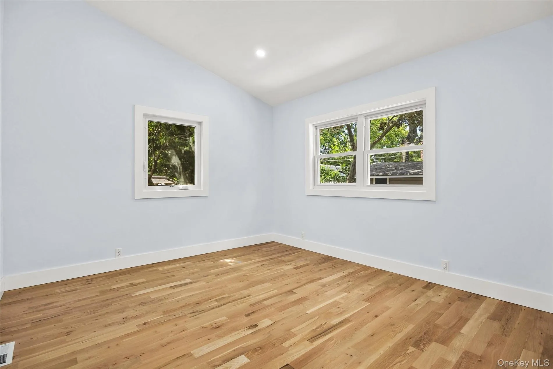27 Circle Drive, Hempstead, NY, 5 Bedrooms Bedrooms, 6 Rooms Rooms,3 BathroomsBathrooms,Residential,For Rent,Circle,0,1012411 27 Circle Drive, Hempstead, NY, 5 Bedrooms Bedrooms, 6 Rooms Rooms,3 BathroomsBathrooms,Residential,For Rent,Circle,0,1012411