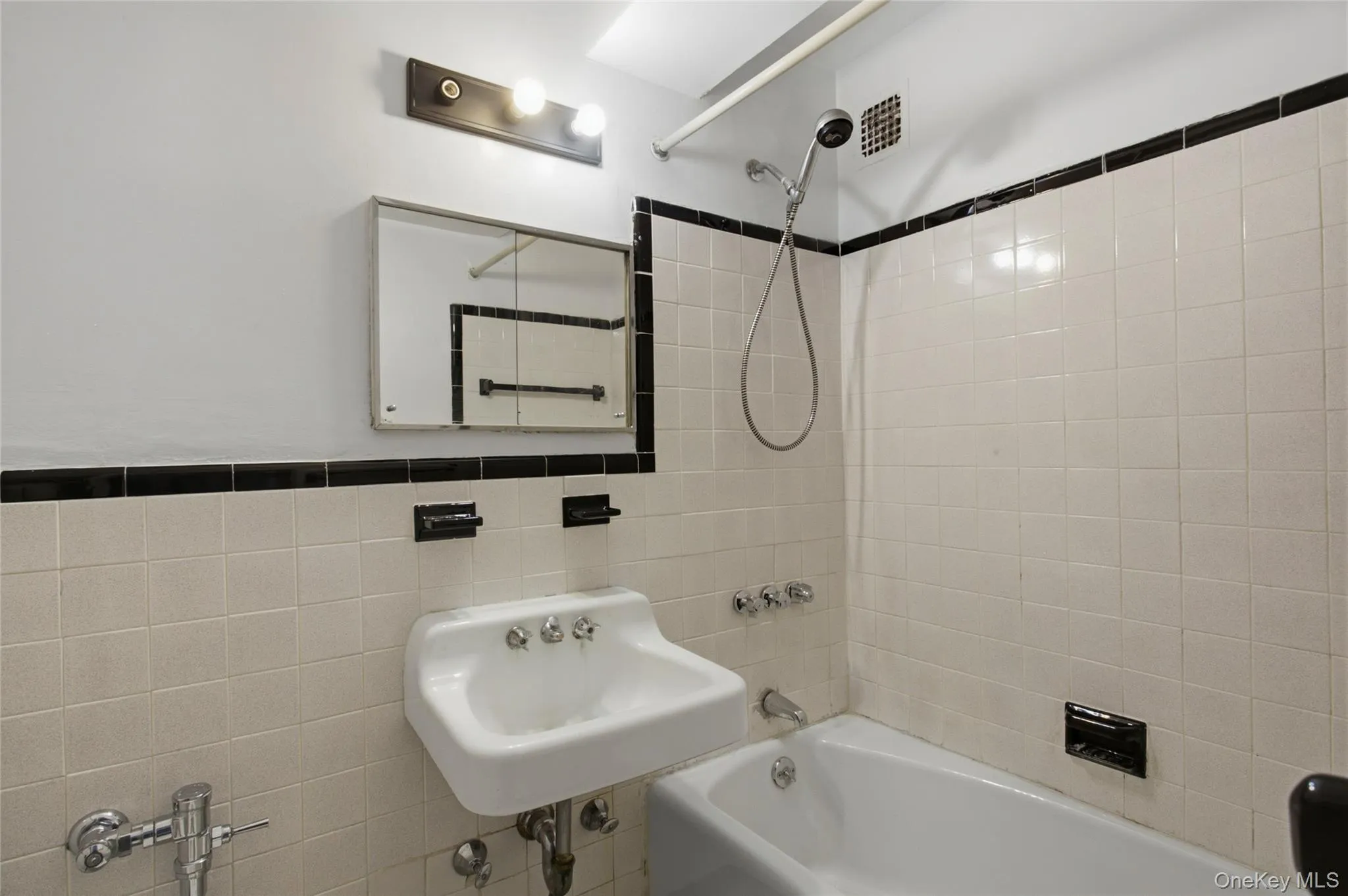 6485 Broadway, New York, NY, 2 Bedrooms Bedrooms, 5 Rooms Rooms,2 BathroomsBathrooms,Residential,For Rent,Broadway,0,1012415 6485 Broadway, New York, NY, 2 Bedrooms Bedrooms, 5 Rooms Rooms,2 BathroomsBathrooms,Residential,For Rent,Broadway,0,1012415