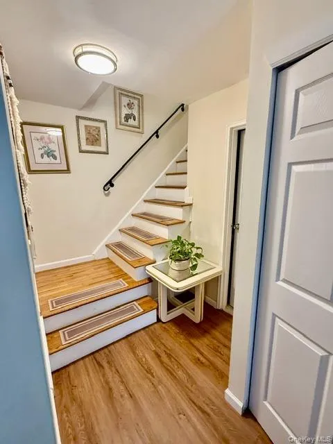 Stairway to the bedrooms & main bath Stairway to the bedrooms & main bath