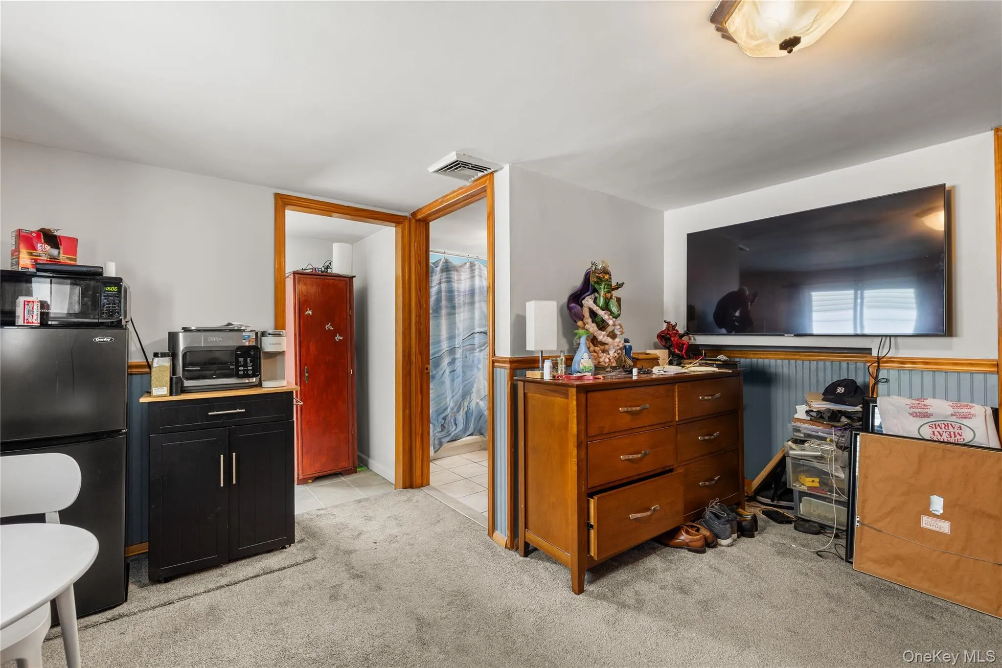 Garage converted to bedroom with private full bath next to den with outside entrance Garage converted to bedroom with private full bath next to den with outside entrance