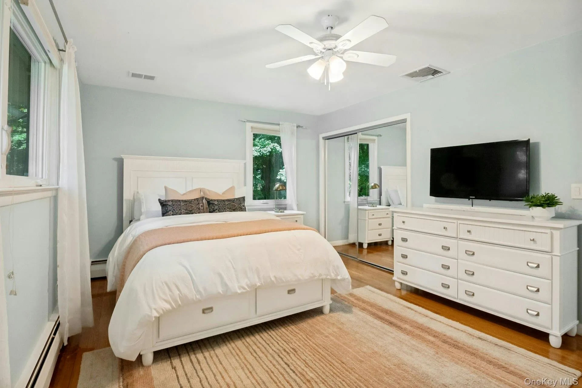 Spacious bedroom 3 with large sliding glass door closet and double exposure. Spacious bedroom 3 with large sliding glass door closet and double exposure.