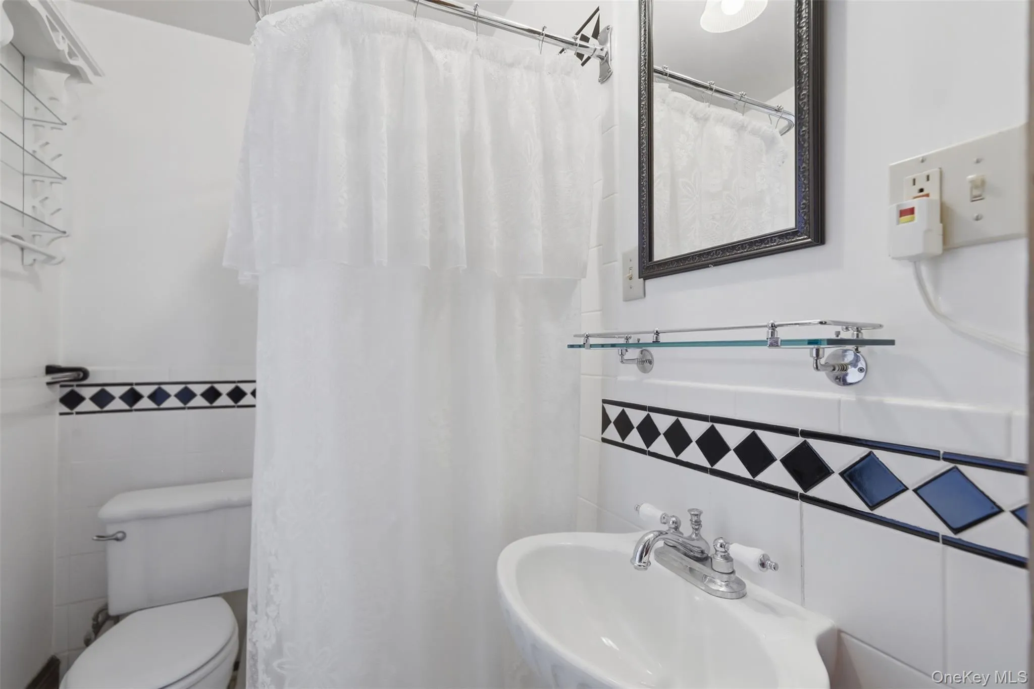 10 West Street, Marlboro, NY, 4 Bedrooms Bedrooms, 9 Rooms Rooms,4 BathroomsBathrooms,Residential,For Rent,West,0,1012445 10 West Street, Marlboro, NY, 4 Bedrooms Bedrooms, 9 Rooms Rooms,4 BathroomsBathrooms,Residential,For Rent,West,0,1012445