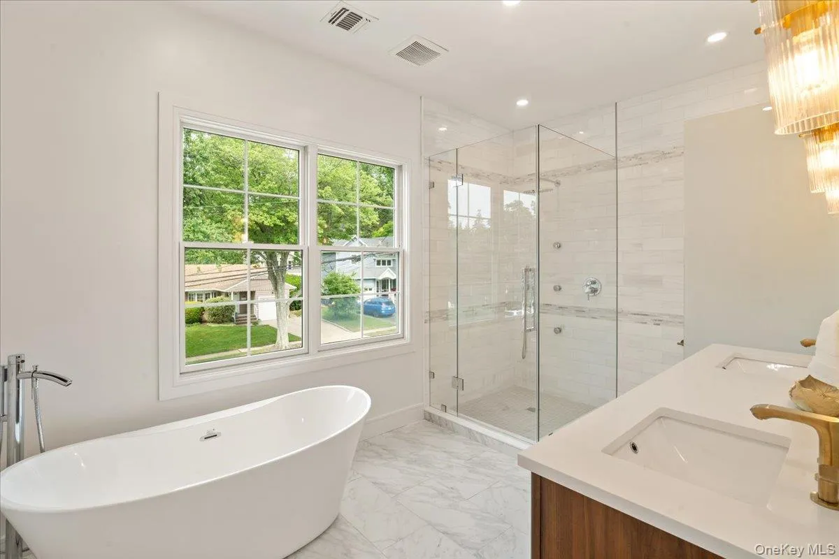 96 Shadyside Avenue, North Hempstead, NY, 5 Bedrooms Bedrooms, 12 Rooms Rooms,5 BathroomsBathrooms,Residential,For Rent,Shadyside,0,1012446 96 Shadyside Avenue, North Hempstead, NY, 5 Bedrooms Bedrooms, 12 Rooms Rooms,5 BathroomsBathrooms,Residential,For Rent,Shadyside,0,1012446