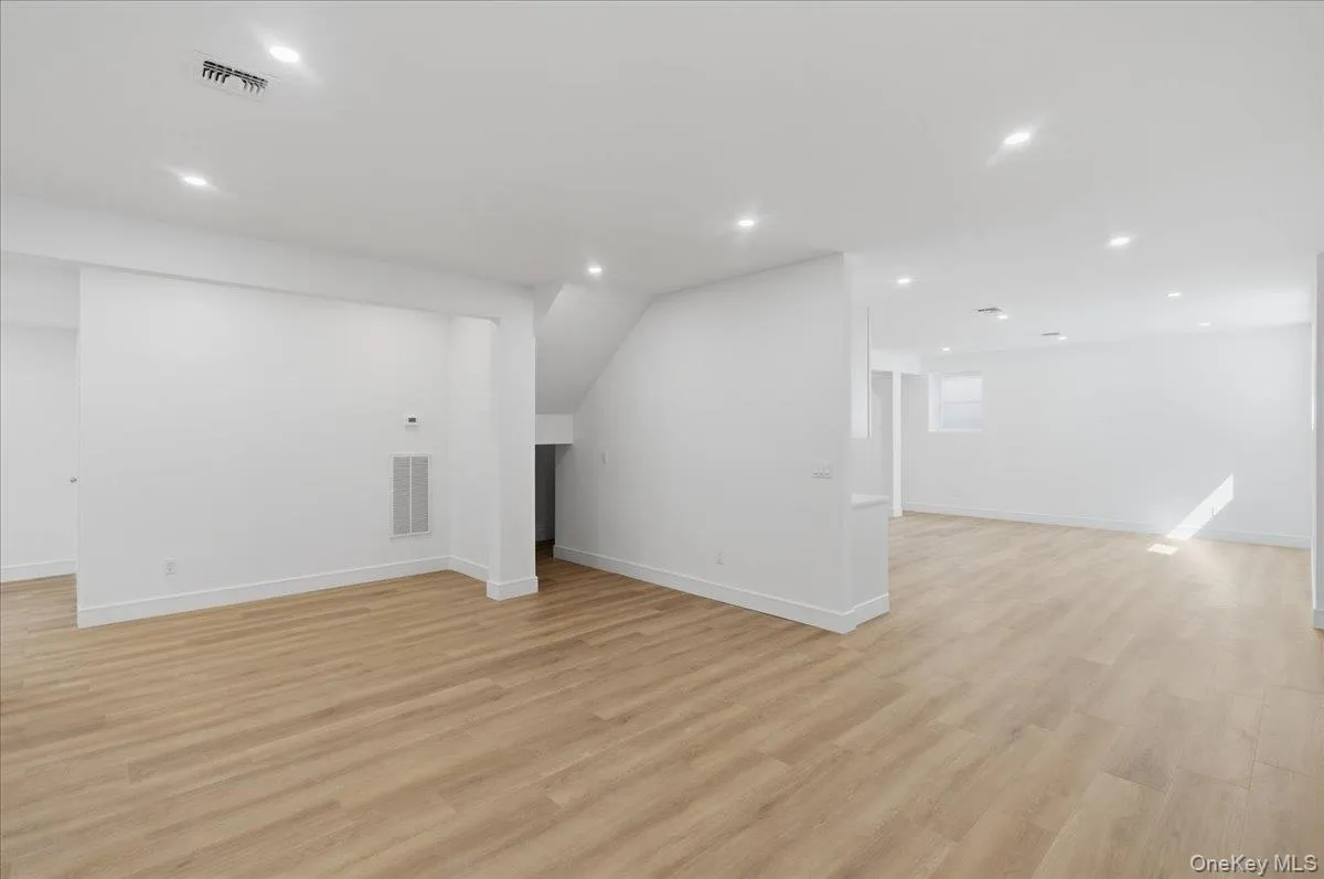 96 Shadyside Avenue, North Hempstead, NY, 5 Bedrooms Bedrooms, 12 Rooms Rooms,5 BathroomsBathrooms,Residential,For Rent,Shadyside,0,1012446 96 Shadyside Avenue, North Hempstead, NY, 5 Bedrooms Bedrooms, 12 Rooms Rooms,5 BathroomsBathrooms,Residential,For Rent,Shadyside,0,1012446