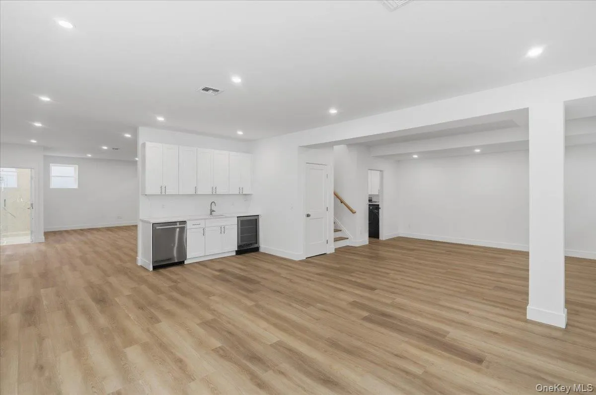 96 Shadyside Avenue, North Hempstead, NY, 5 Bedrooms Bedrooms, 12 Rooms Rooms,5 BathroomsBathrooms,Residential,For Rent,Shadyside,0,1012446 96 Shadyside Avenue, North Hempstead, NY, 5 Bedrooms Bedrooms, 12 Rooms Rooms,5 BathroomsBathrooms,Residential,For Rent,Shadyside,0,1012446