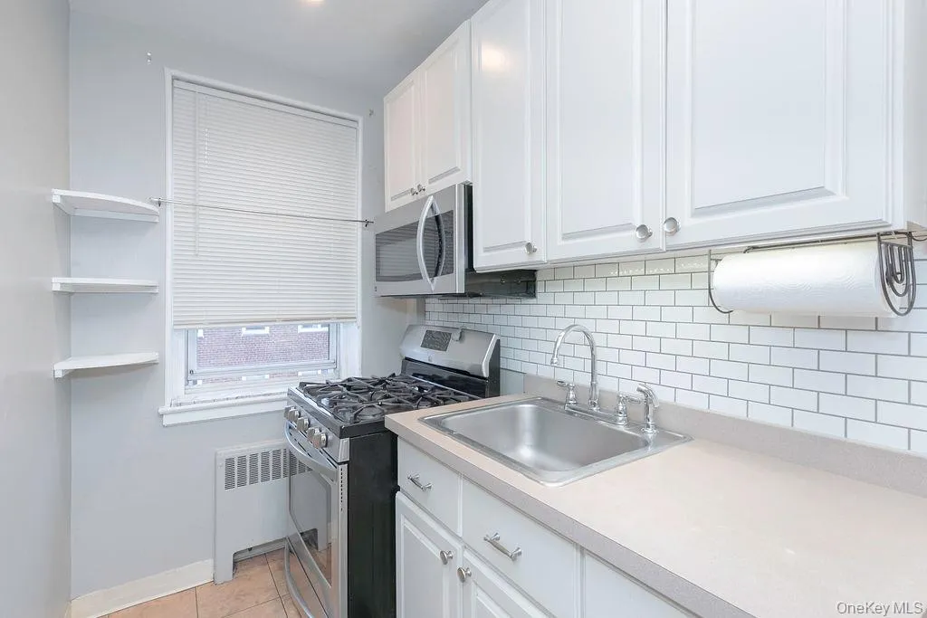 765 Bronx River Rd, Yonkers, NY, 2 Bedrooms Bedrooms, 5 Rooms Rooms,1 BathroomBathrooms,Residential,For Rent,Bronx River Rd,0,KEY1012457 765 Bronx River Rd, Yonkers, NY, 2 Bedrooms Bedrooms, 5 Rooms Rooms,1 BathroomBathrooms,Residential,For Rent,Bronx River Rd,0,KEY1012457