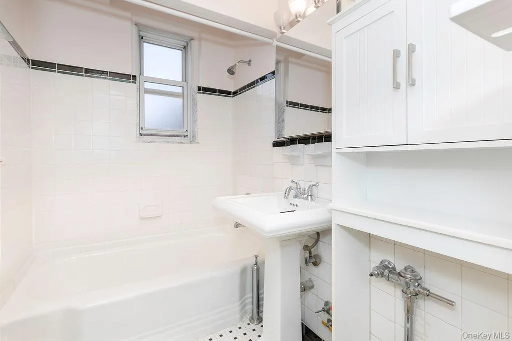 765 Bronx River Rd, Yonkers, NY, 2 Bedrooms Bedrooms, 5 Rooms Rooms,1 BathroomBathrooms,Residential,For Rent,Bronx River Rd,0,KEY1012457 765 Bronx River Rd, Yonkers, NY, 2 Bedrooms Bedrooms, 5 Rooms Rooms,1 BathroomBathrooms,Residential,For Rent,Bronx River Rd,0,KEY1012457