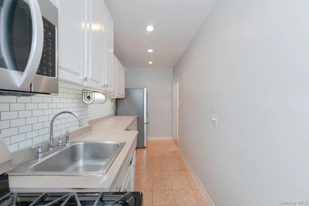765 Bronx River Rd, Yonkers, NY, 2 Bedrooms Bedrooms, 5 Rooms Rooms,1 BathroomBathrooms,Residential,For Rent,Bronx River Rd,0,KEY1012457 765 Bronx River Rd, Yonkers, NY, 2 Bedrooms Bedrooms, 5 Rooms Rooms,1 BathroomBathrooms,Residential,For Rent,Bronx River Rd,0,KEY1012457