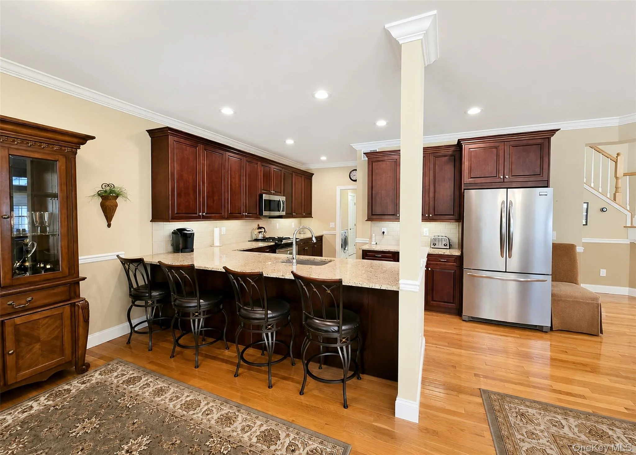 Wonderful Granite Eik W/Peninsula Breakfast-Style Seating. Wonderful Granite Eik W/Peninsula Breakfast-Style Seating.