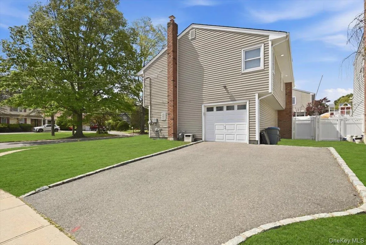 448 Lenox Road, Huntington, NY, 4 Bedrooms Bedrooms, 10 Rooms Rooms,2 BathroomsBathrooms,Residential,For Rent,Lenox,0,1012460 448 Lenox Road, Huntington, NY, 4 Bedrooms Bedrooms, 10 Rooms Rooms,2 BathroomsBathrooms,Residential,For Rent,Lenox,0,1012460
