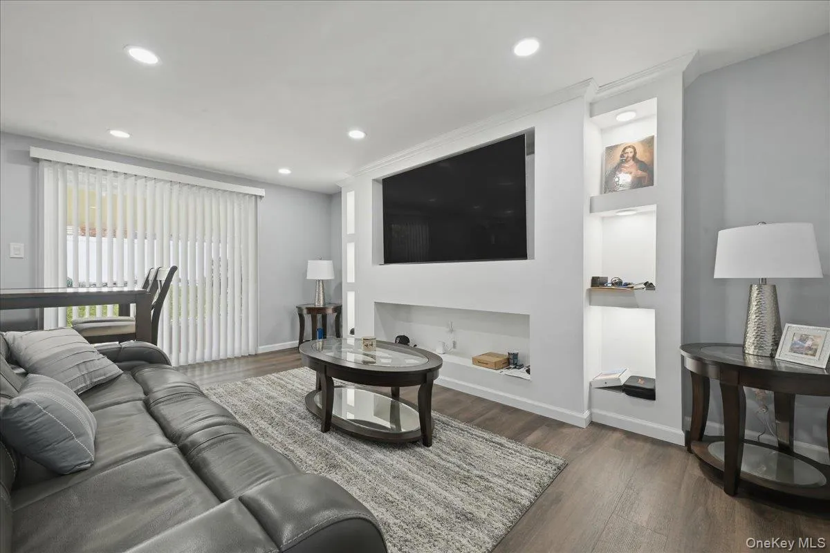 448 Lenox Road, Huntington, NY, 4 Bedrooms Bedrooms, 10 Rooms Rooms,2 BathroomsBathrooms,Residential,For Rent,Lenox,0,1012460 448 Lenox Road, Huntington, NY, 4 Bedrooms Bedrooms, 10 Rooms Rooms,2 BathroomsBathrooms,Residential,For Rent,Lenox,0,1012460