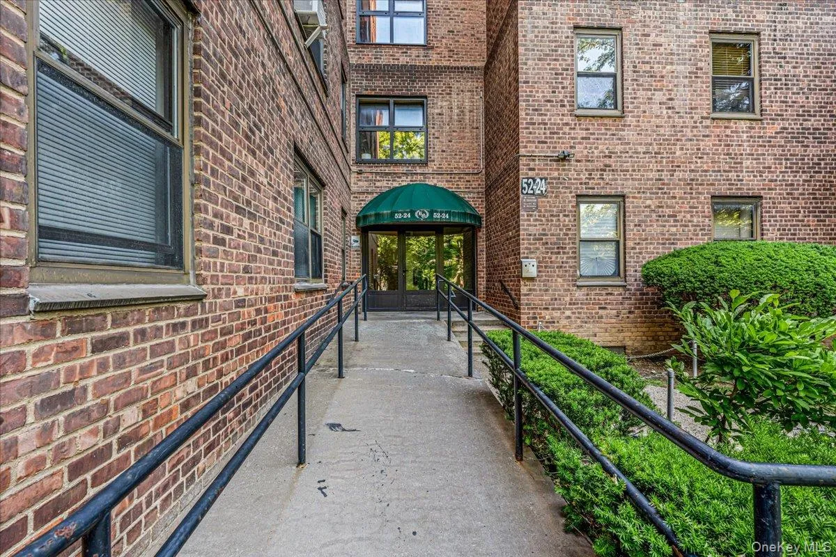 5224 65th Place, New York, NY, 2 Bedrooms Bedrooms, 5 Rooms Rooms,1 BathroomBathrooms,Residential,For Rent,65th,0,1012472 5224 65th Place, New York, NY, 2 Bedrooms Bedrooms, 5 Rooms Rooms,1 BathroomBathrooms,Residential,For Rent,65th,0,1012472