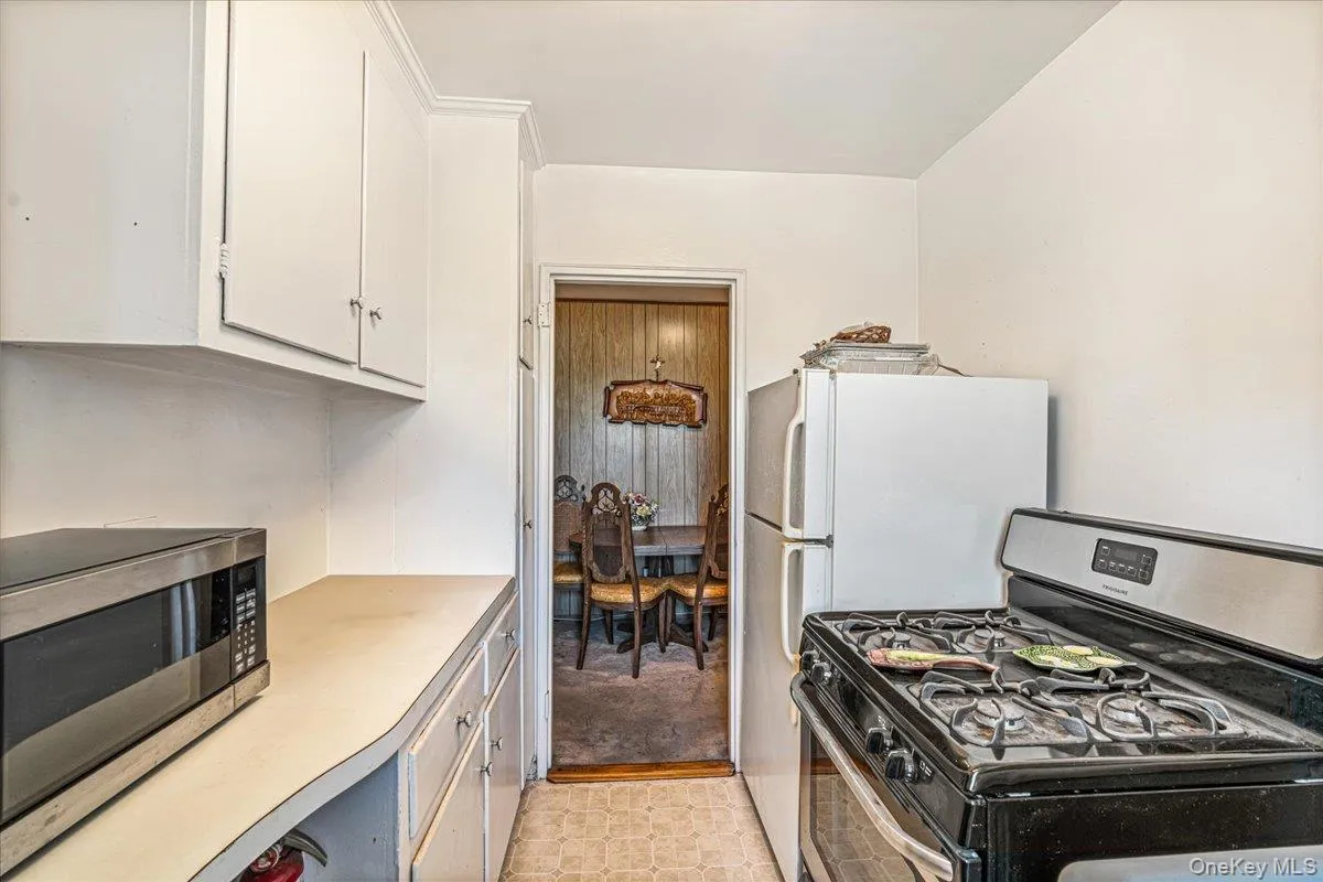 5224 65th Place, New York, NY, 2 Bedrooms Bedrooms, 5 Rooms Rooms,1 BathroomBathrooms,Residential,For Rent,65th,0,1012472 5224 65th Place, New York, NY, 2 Bedrooms Bedrooms, 5 Rooms Rooms,1 BathroomBathrooms,Residential,For Rent,65th,0,1012472