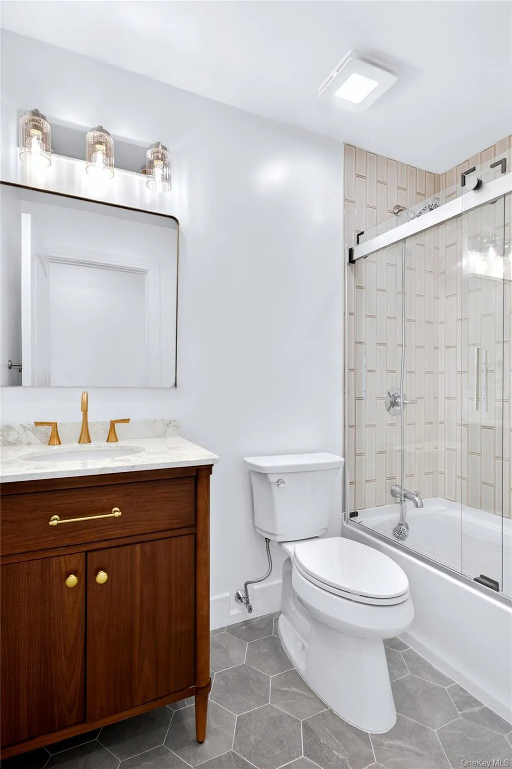 37 Corchaug Avenue, North Hempstead, NY, 4 Bedrooms Bedrooms, 9 Rooms Rooms,4 BathroomsBathrooms,Residential Lease,For Rent,Corchaug,0,1012485 37 Corchaug Avenue, North Hempstead, NY, 4 Bedrooms Bedrooms, 9 Rooms Rooms,4 BathroomsBathrooms,Residential Lease,For Rent,Corchaug,0,1012485