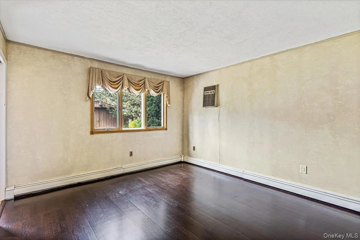 Possible 5th Bedroom or Office Possible 5th Bedroom or Office