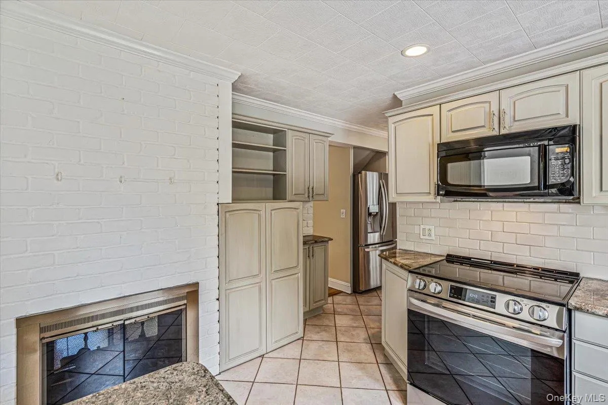 104 Choir Lane, North Hempstead, NY, 4 Bedrooms Bedrooms, 9 Rooms Rooms,2 BathroomsBathrooms,Residential,For Rent,Choir,0,1012508 104 Choir Lane, North Hempstead, NY, 4 Bedrooms Bedrooms, 9 Rooms Rooms,2 BathroomsBathrooms,Residential,For Rent,Choir,0,1012508