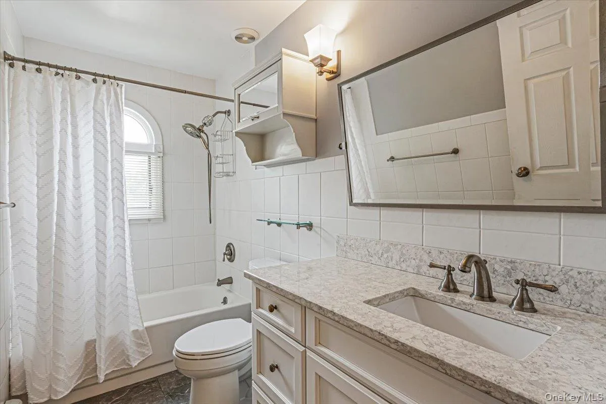 2nd Floor Full Bath 2nd Floor Full Bath