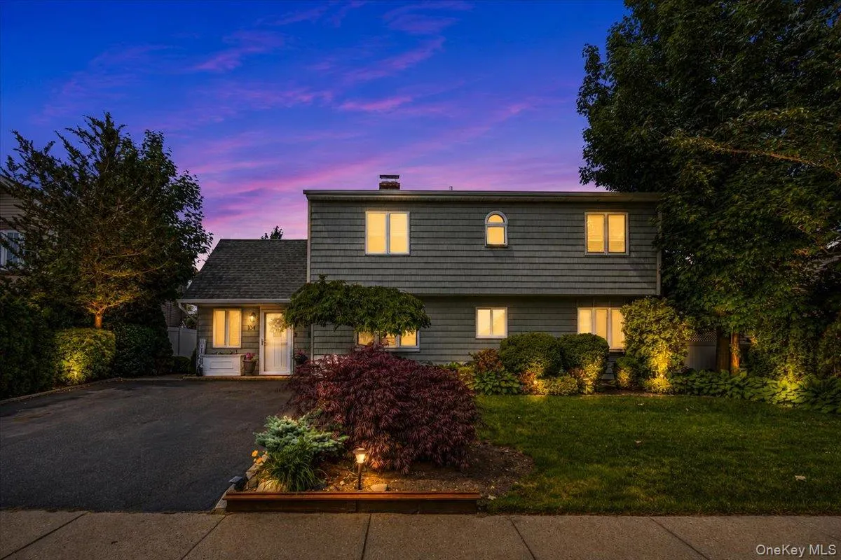 104 Choir Lane, North Hempstead, NY, 4 Bedrooms Bedrooms, 9 Rooms Rooms,2 BathroomsBathrooms,Residential,For Rent,Choir,0,1012508 104 Choir Lane, North Hempstead, NY, 4 Bedrooms Bedrooms, 9 Rooms Rooms,2 BathroomsBathrooms,Residential,For Rent,Choir,0,1012508