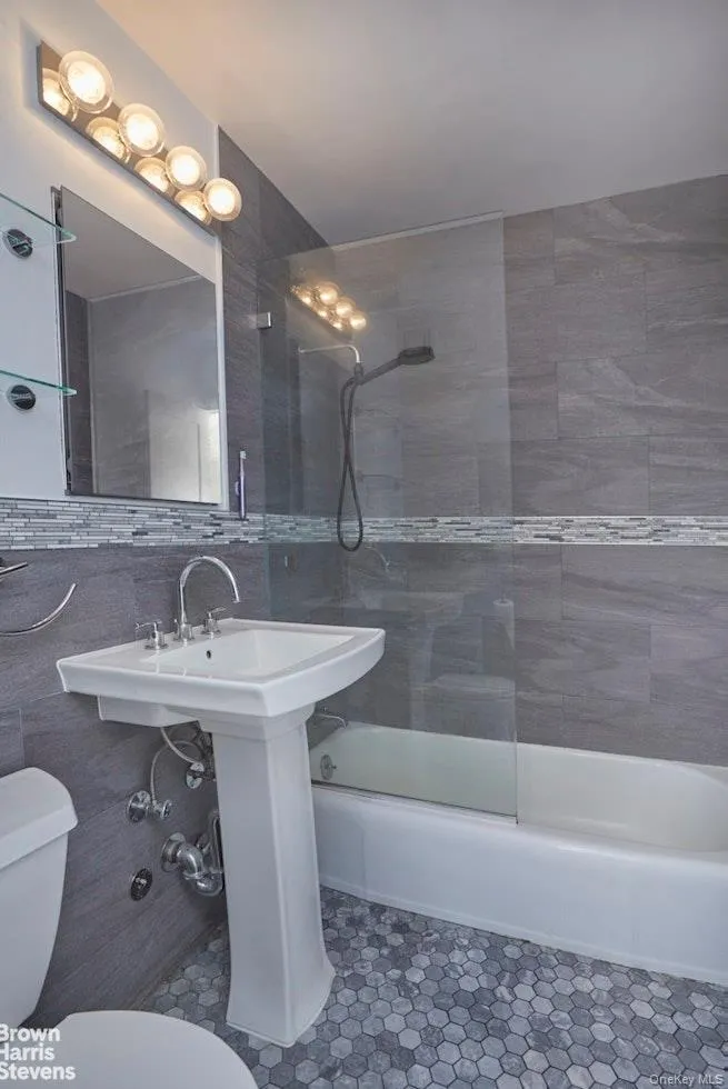 5700 Arlington Avenue, New York, NY, 2 Rooms Rooms,1 BathroomBathrooms,Residential,For Rent,Arlington,0,1012513 5700 Arlington Avenue, New York, NY, 2 Rooms Rooms,1 BathroomBathrooms,Residential,For Rent,Arlington,0,1012513