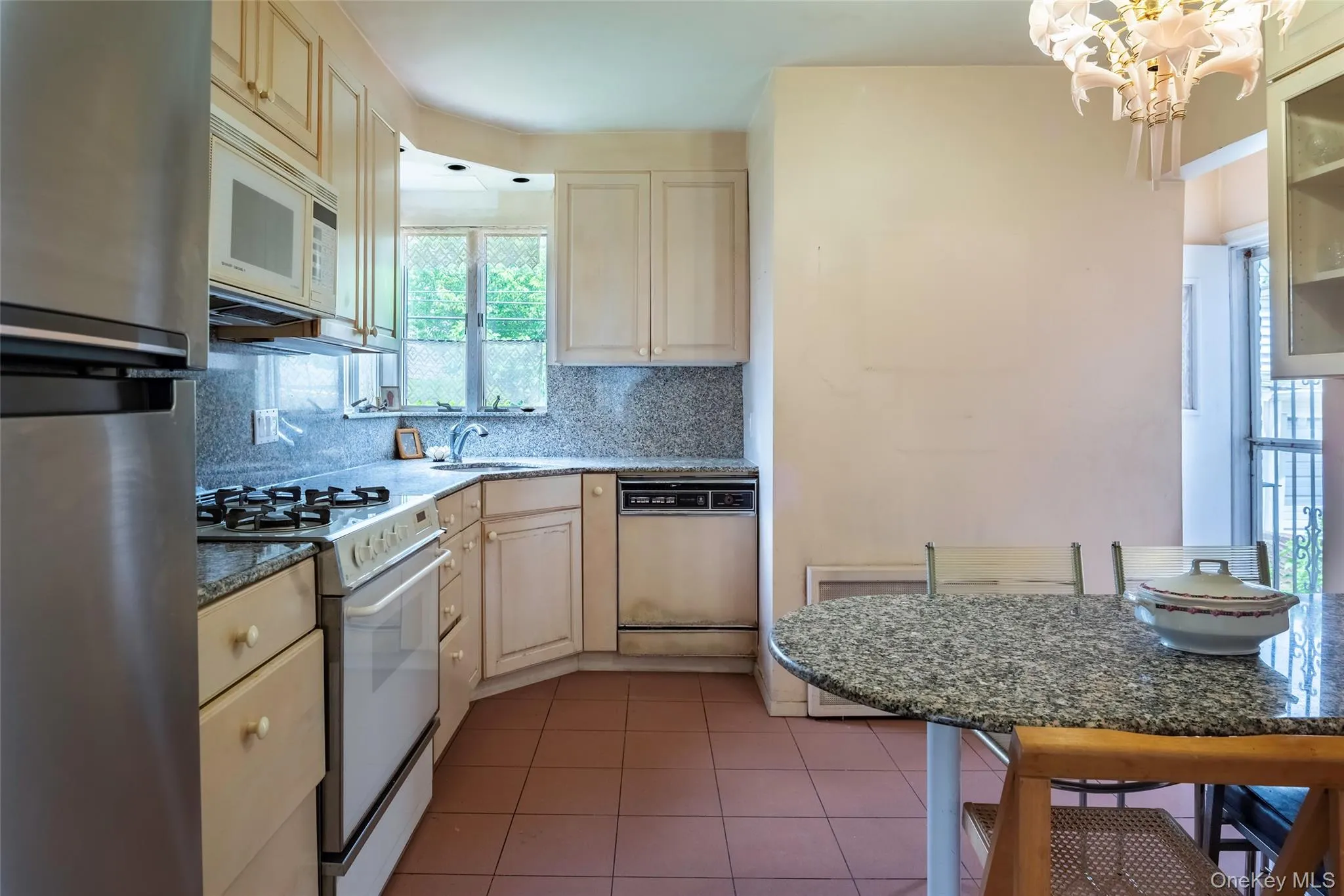 141-27 Coolidge Avenue, New York, NY, 3 Bedrooms Bedrooms, 6 Rooms Rooms,1 BathroomBathrooms,Residential,For Rent,Coolidge,0,1012514 141-27 Coolidge Avenue, New York, NY, 3 Bedrooms Bedrooms, 6 Rooms Rooms,1 BathroomBathrooms,Residential,For Rent,Coolidge,0,1012514