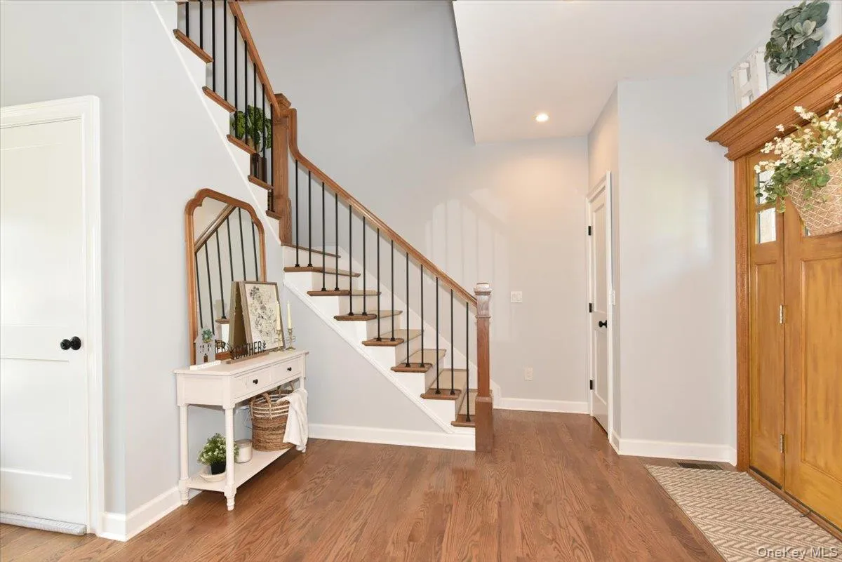 28 Red Oak Place, Oyster Bay, NY, 4 Bedrooms Bedrooms, 9 Rooms Rooms,2 BathroomsBathrooms,Residential,For Rent,Red Oak,0,1012531 28 Red Oak Place, Oyster Bay, NY, 4 Bedrooms Bedrooms, 9 Rooms Rooms,2 BathroomsBathrooms,Residential,For Rent,Red Oak,0,1012531