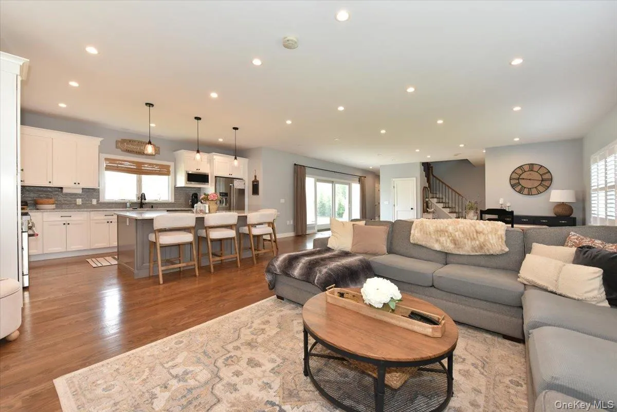 28 Red Oak Place, Oyster Bay, NY, 4 Bedrooms Bedrooms, 9 Rooms Rooms,2 BathroomsBathrooms,Residential,For Rent,Red Oak,0,1012531 28 Red Oak Place, Oyster Bay, NY, 4 Bedrooms Bedrooms, 9 Rooms Rooms,2 BathroomsBathrooms,Residential,For Rent,Red Oak,0,1012531