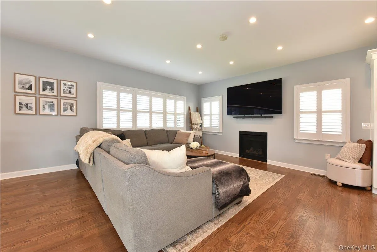 28 Red Oak Place, Oyster Bay, NY, 4 Bedrooms Bedrooms, 9 Rooms Rooms,2 BathroomsBathrooms,Residential,For Rent,Red Oak,0,1012531 28 Red Oak Place, Oyster Bay, NY, 4 Bedrooms Bedrooms, 9 Rooms Rooms,2 BathroomsBathrooms,Residential,For Rent,Red Oak,0,1012531