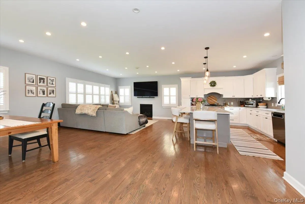 28 Red Oak Place, Oyster Bay, NY, 4 Bedrooms Bedrooms, 9 Rooms Rooms,2 BathroomsBathrooms,Residential,For Rent,Red Oak,0,1012531 28 Red Oak Place, Oyster Bay, NY, 4 Bedrooms Bedrooms, 9 Rooms Rooms,2 BathroomsBathrooms,Residential,For Rent,Red Oak,0,1012531