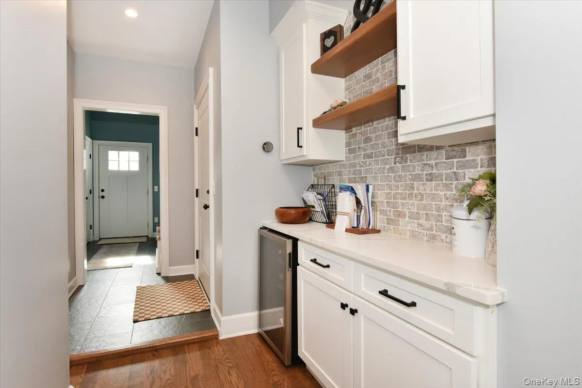 28 Red Oak Place, Oyster Bay, NY, 4 Bedrooms Bedrooms, 9 Rooms Rooms,2 BathroomsBathrooms,Residential,For Rent,Red Oak,0,1012531 28 Red Oak Place, Oyster Bay, NY, 4 Bedrooms Bedrooms, 9 Rooms Rooms,2 BathroomsBathrooms,Residential,For Rent,Red Oak,0,1012531