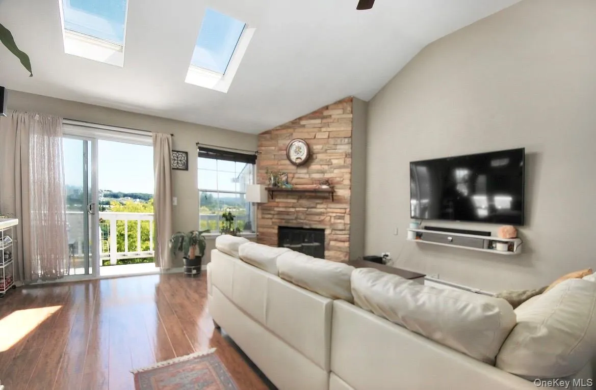 18 Lexington Hill, Monroe, NY, 2 Bedrooms Bedrooms, 5 Rooms Rooms,2 BathroomsBathrooms,Residential Lease,For Rent,Lexington,0,1012535 18 Lexington Hill, Monroe, NY, 2 Bedrooms Bedrooms, 5 Rooms Rooms,2 BathroomsBathrooms,Residential Lease,For Rent,Lexington,0,1012535