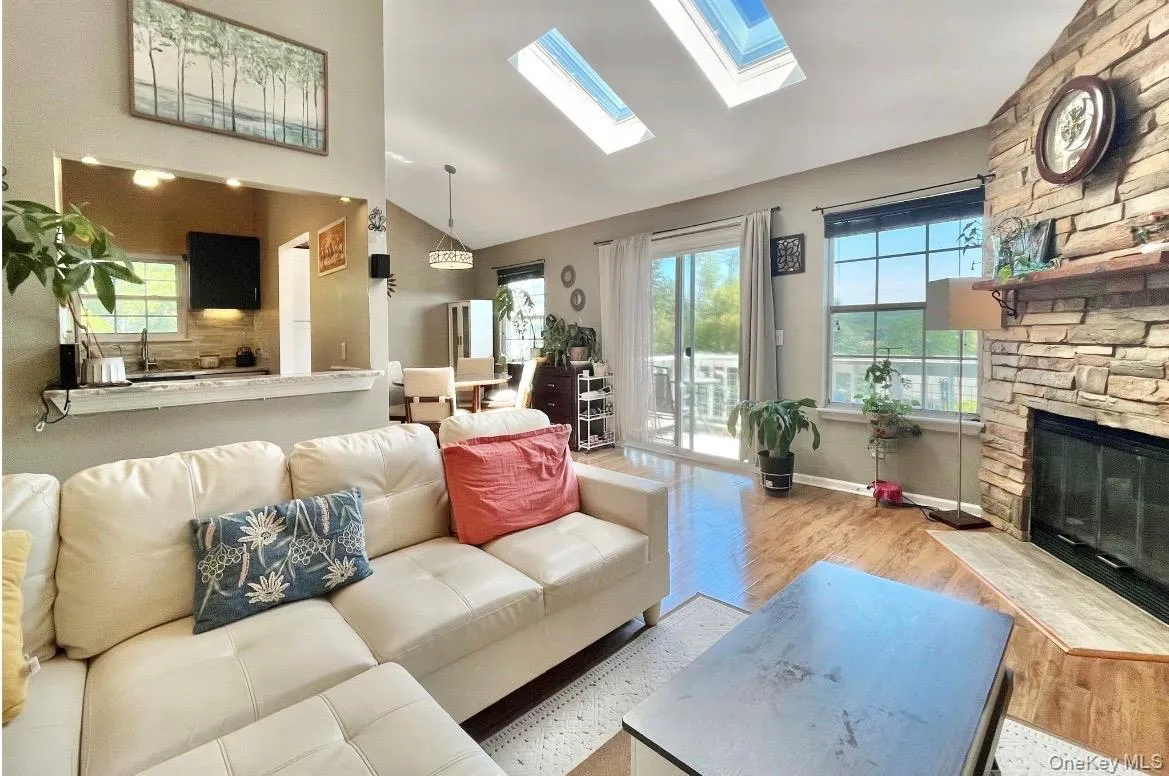 18 Lexington Hill, Monroe, NY, 2 Bedrooms Bedrooms, 5 Rooms Rooms,2 BathroomsBathrooms,Residential Lease,For Rent,Lexington,0,1012535 18 Lexington Hill, Monroe, NY, 2 Bedrooms Bedrooms, 5 Rooms Rooms,2 BathroomsBathrooms,Residential Lease,For Rent,Lexington,0,1012535