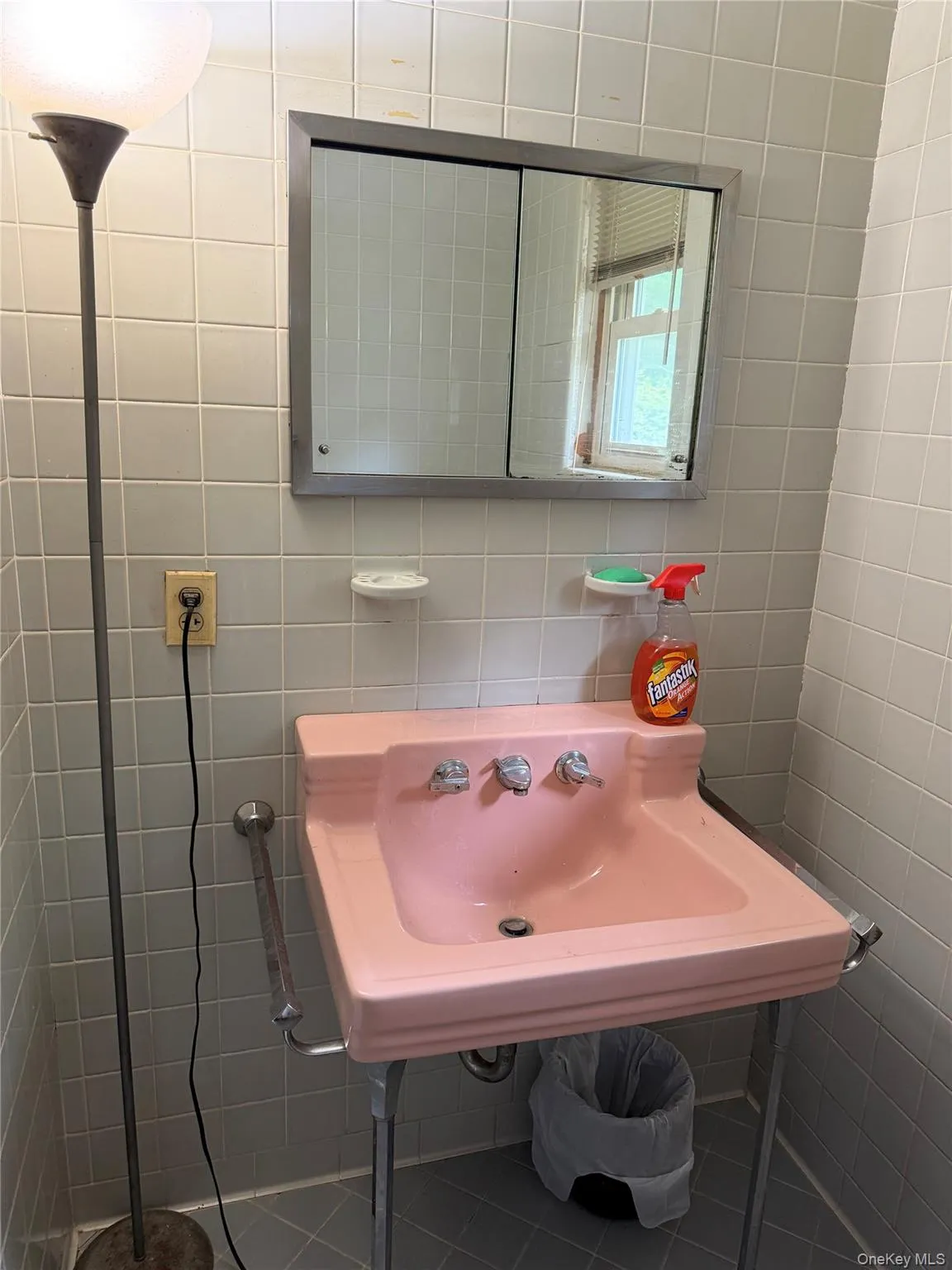 2nd Bathroom 2nd Bathroom