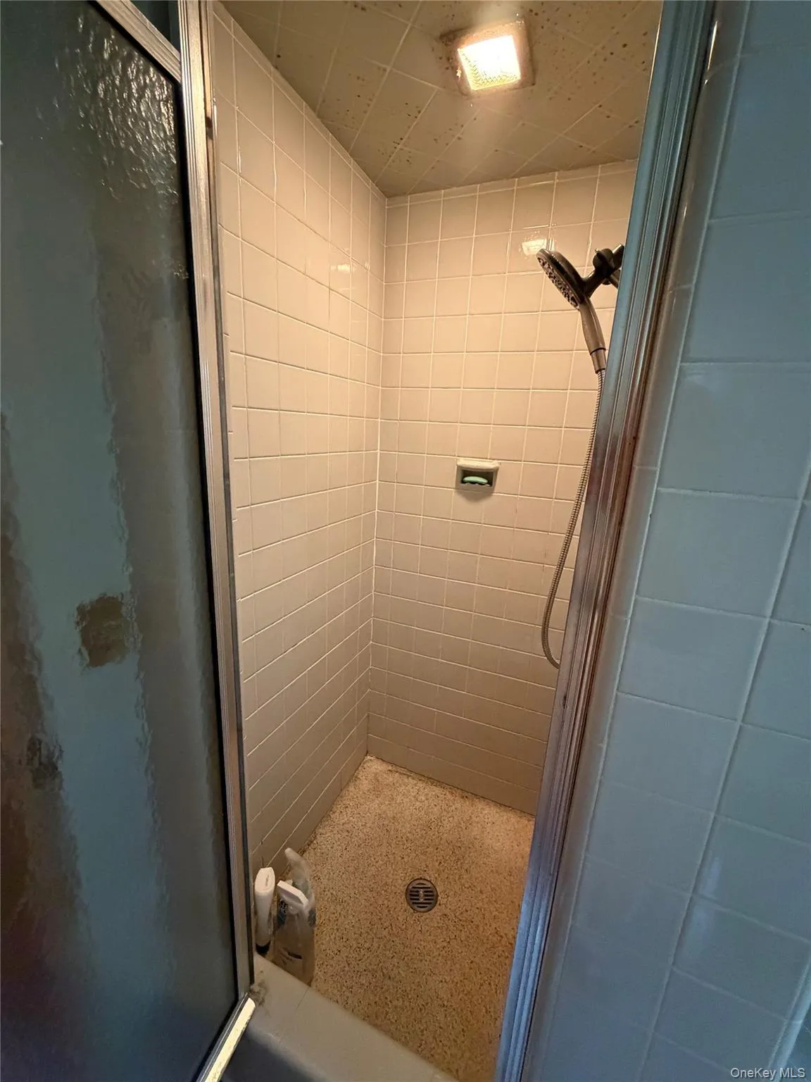 2nd Bathroom 2nd Bathroom