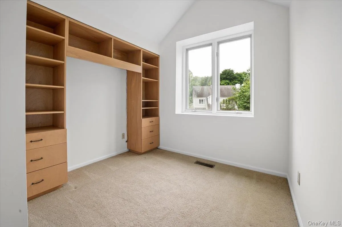 Alcove located in the primary suite, can be used as office, tv or reading nook Alcove located in the primary suite, can be used as office, tv or reading nook