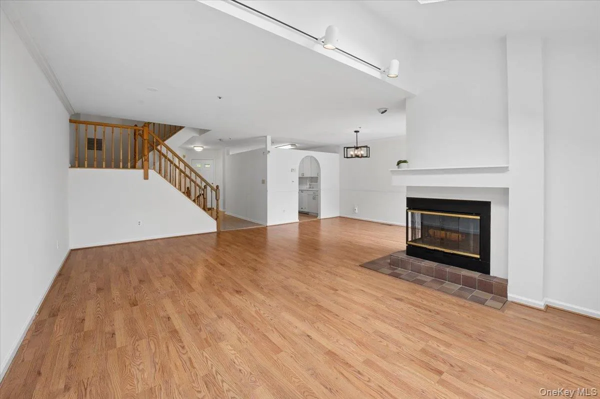 Alternate view of Living Room toward Kitchen and DR Alternate view of Living Room toward Kitchen and DR