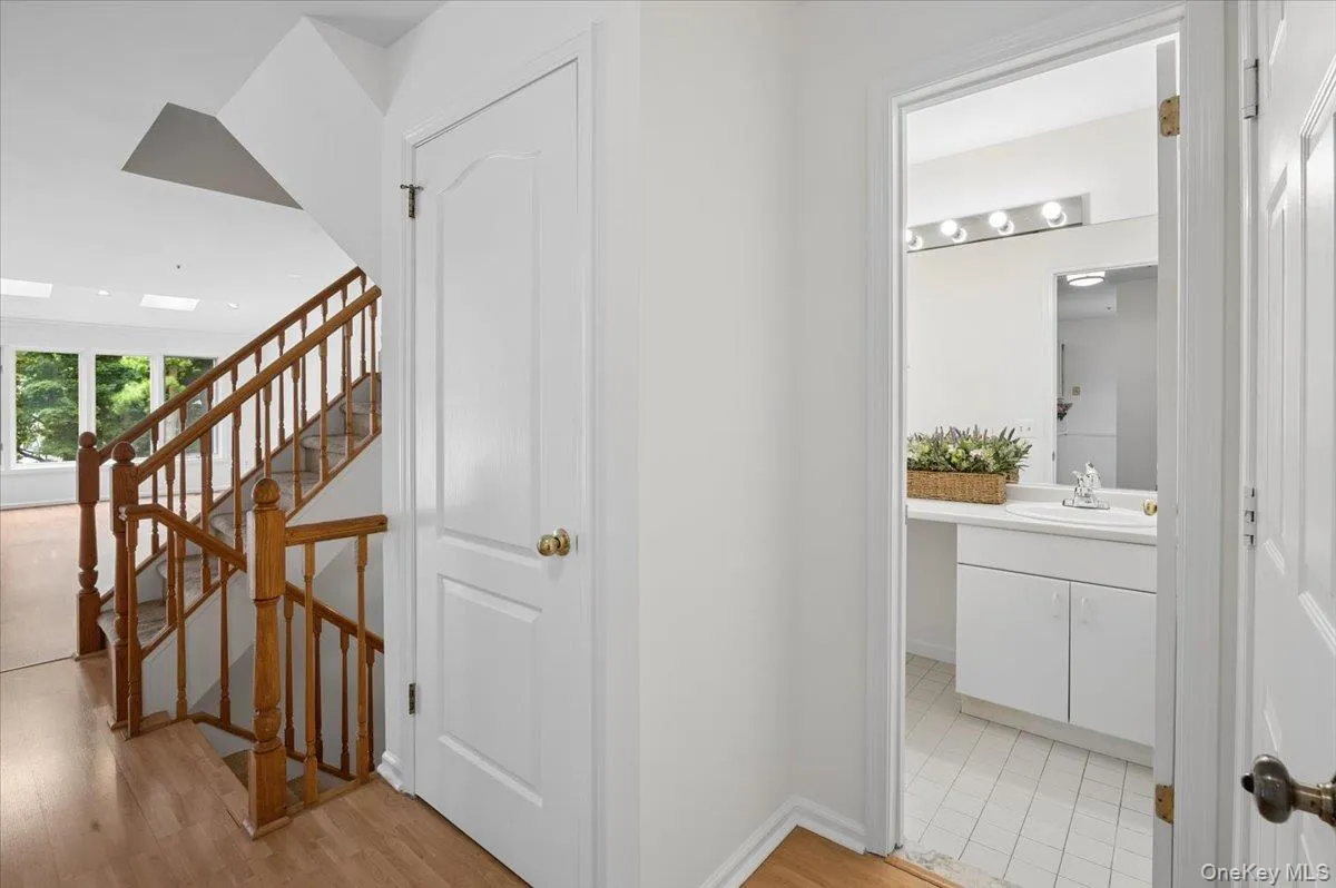 Entrance leads to PR, garage and coat closet Entrance leads to PR, garage and coat closet