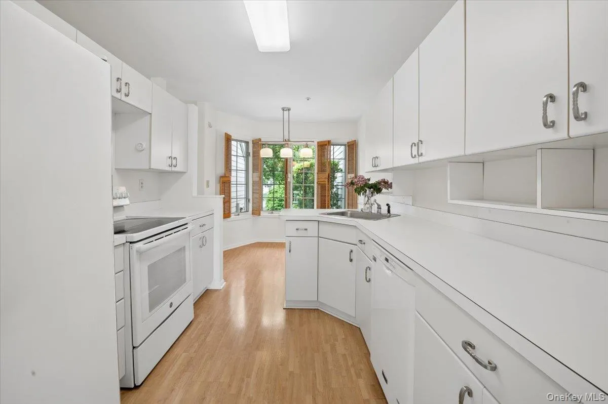 8 Oakcrest Lane, Greenburgh, NY, 2 Bedrooms Bedrooms, 7 Rooms Rooms,2 BathroomsBathrooms,Residential,For Rent,Oakcrest,0,KEY1012549 8 Oakcrest Lane, Greenburgh, NY, 2 Bedrooms Bedrooms, 7 Rooms Rooms,2 BathroomsBathrooms,Residential,For Rent,Oakcrest,0,KEY1012549