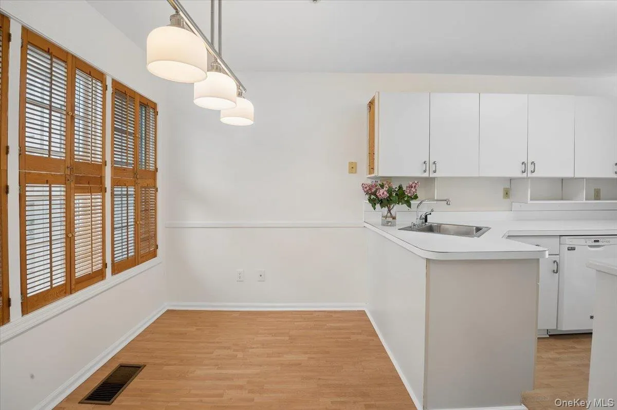 Eat in kitchen at front window Eat in kitchen at front window