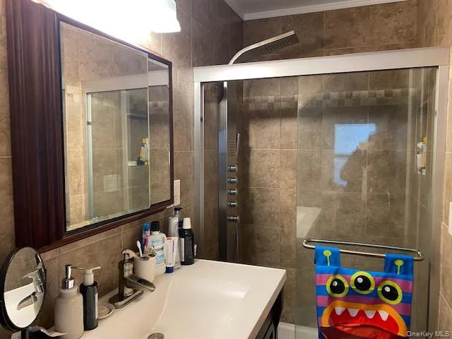 40-11 214th Place, New York, NY, 2 Bedrooms Bedrooms, 5 Rooms Rooms,2 BathroomsBathrooms,Residential Lease,For Rent,214th,0,1012554 40-11 214th Place, New York, NY, 2 Bedrooms Bedrooms, 5 Rooms Rooms,2 BathroomsBathrooms,Residential Lease,For Rent,214th,0,1012554