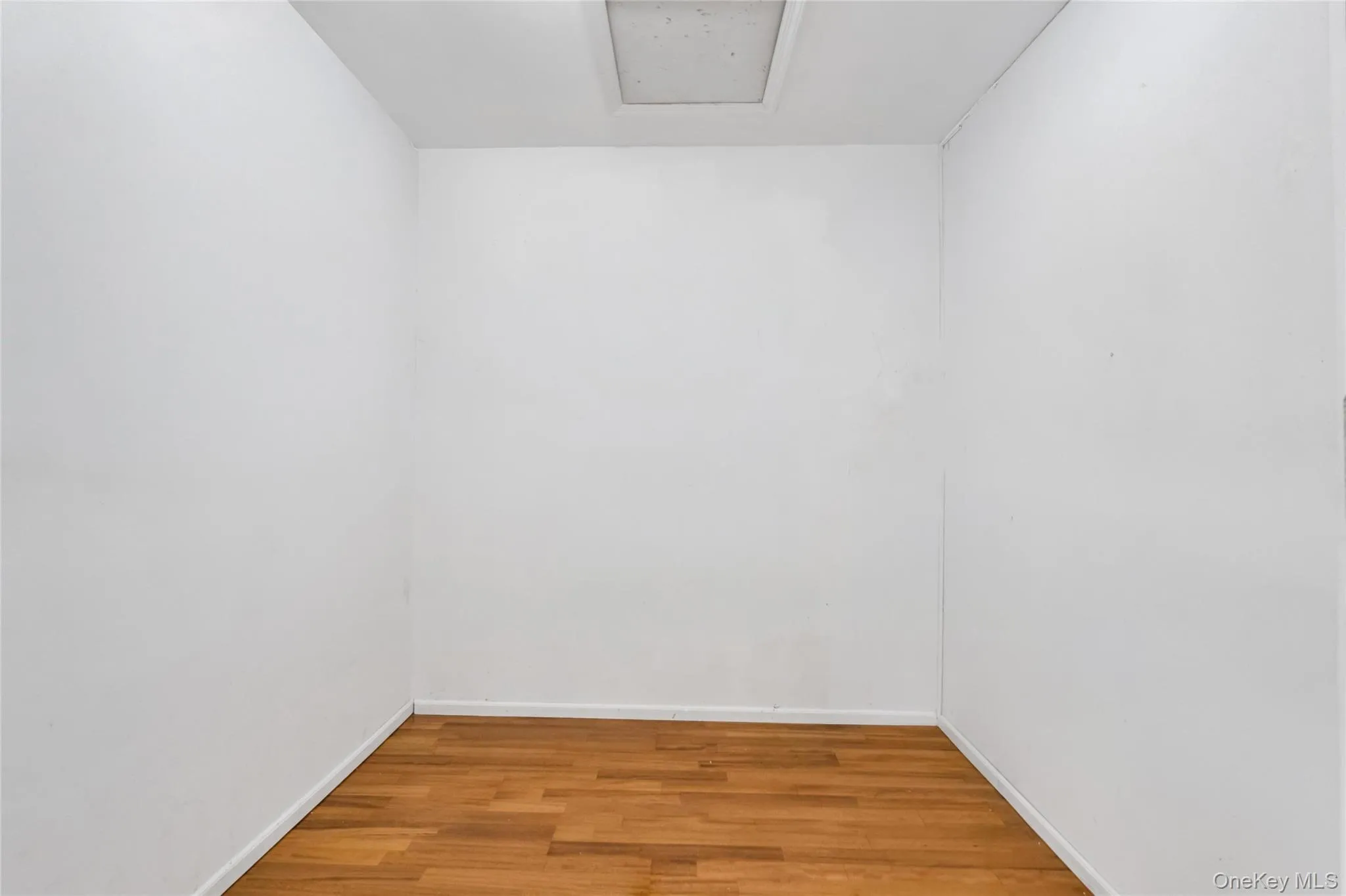 Master bedroom, walk-in closet. Master bedroom, walk-in closet.