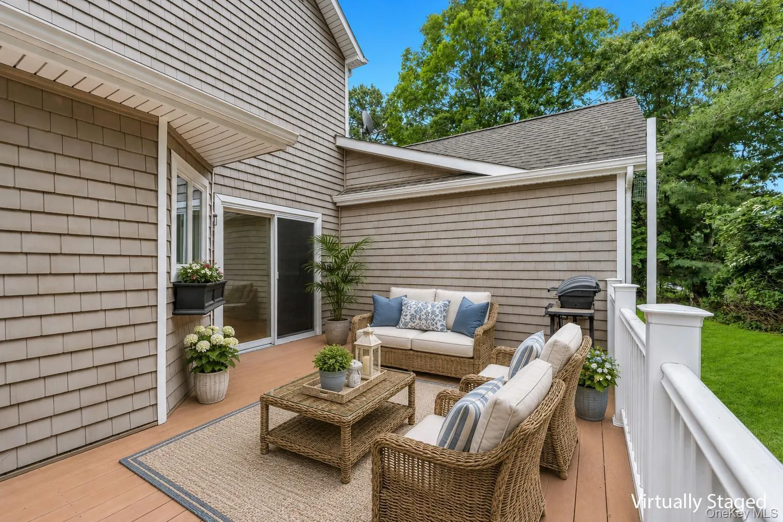 Deck in Yard. Perfect for entertaining Deck in Yard. Perfect for entertaining