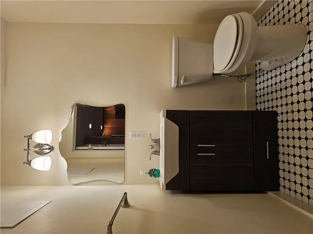 Photo of a similar unit Photo of a similar unit