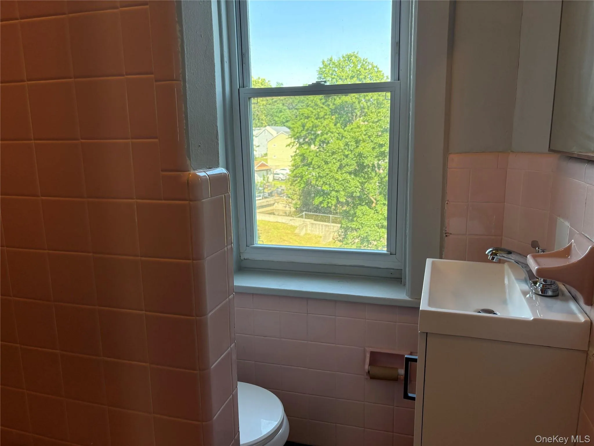 Full bathroom Full bathroom