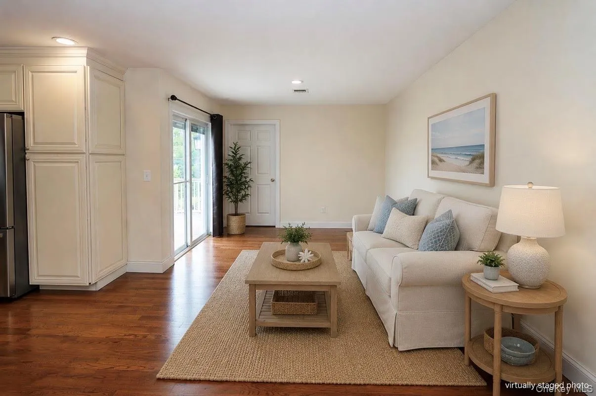 370 Rider Avenue, Brookhaven, NY, 3 Bedrooms Bedrooms, 8 Rooms Rooms,2 BathroomsBathrooms,Residential,For Rent,Rider,0,1012587 370 Rider Avenue, Brookhaven, NY, 3 Bedrooms Bedrooms, 8 Rooms Rooms,2 BathroomsBathrooms,Residential,For Rent,Rider,0,1012587