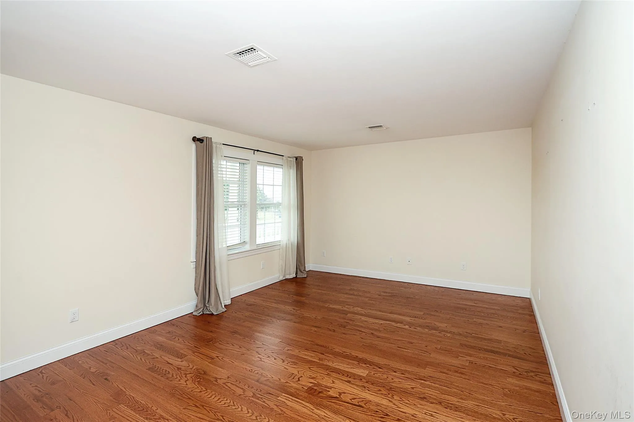370 Rider Avenue, Brookhaven, NY, 3 Bedrooms Bedrooms, 8 Rooms Rooms,2 BathroomsBathrooms,Residential,For Rent,Rider,0,1012587 370 Rider Avenue, Brookhaven, NY, 3 Bedrooms Bedrooms, 8 Rooms Rooms,2 BathroomsBathrooms,Residential,For Rent,Rider,0,1012587
