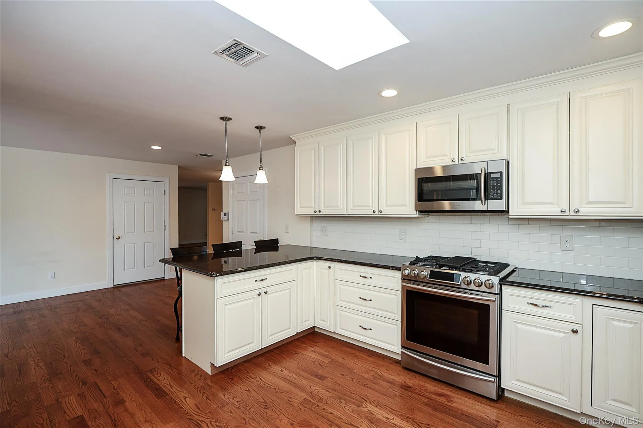 370 Rider Avenue, Brookhaven, NY, 3 Bedrooms Bedrooms, 8 Rooms Rooms,2 BathroomsBathrooms,Residential,For Rent,Rider,0,1012587 370 Rider Avenue, Brookhaven, NY, 3 Bedrooms Bedrooms, 8 Rooms Rooms,2 BathroomsBathrooms,Residential,For Rent,Rider,0,1012587