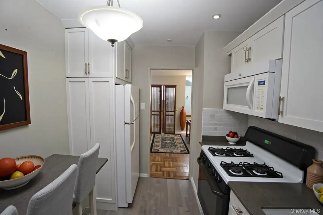 123-40 83rd Ave Avenue, New York, NY, 2 Bedrooms Bedrooms, 6 Rooms Rooms,1 BathroomBathrooms,Residential,For Rent,Ave,0,1012589 123-40 83rd Ave Avenue, New York, NY, 2 Bedrooms Bedrooms, 6 Rooms Rooms,1 BathroomBathrooms,Residential,For Rent,Ave,0,1012589