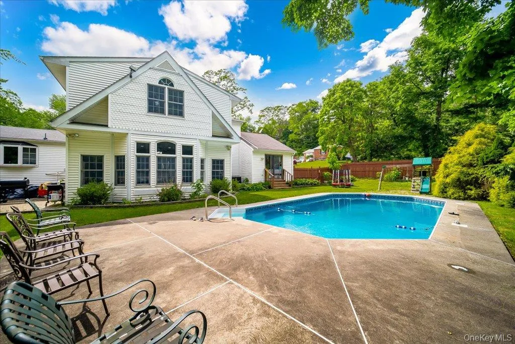 1 Cindy Lane, Woodbury, NY, 5 Bedrooms Bedrooms, 9 Rooms Rooms,4 BathroomsBathrooms,Residential,For Rent,Cindy,0,1012601 1 Cindy Lane, Woodbury, NY, 5 Bedrooms Bedrooms, 9 Rooms Rooms,4 BathroomsBathrooms,Residential,For Rent,Cindy,0,1012601