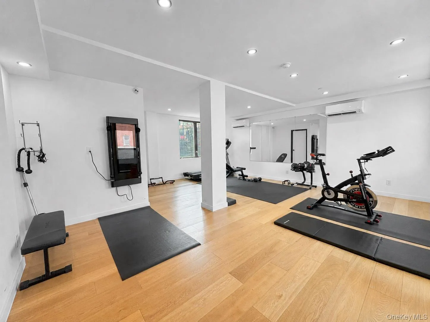 11617 Grosvenor Lane, New York, NY, 1 Bedroom Bedrooms, 3 Rooms Rooms,1 BathroomBathrooms,Residential Lease,For Rent,Grosvenor,0,1012605 11617 Grosvenor Lane, New York, NY, 1 Bedroom Bedrooms, 3 Rooms Rooms,1 BathroomBathrooms,Residential Lease,For Rent,Grosvenor,0,1012605